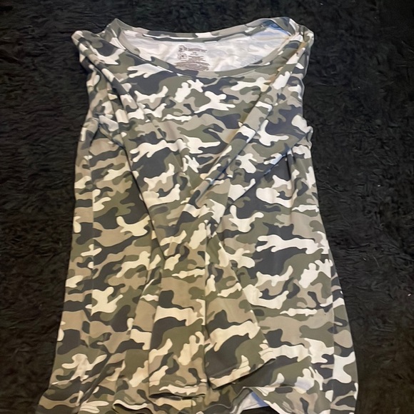 No boundaries- long sleeved camo t shirt - Picture 1 of 1